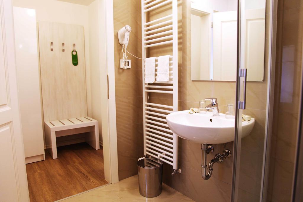 Boutique Hotel Dvor Dobrovo Room photo